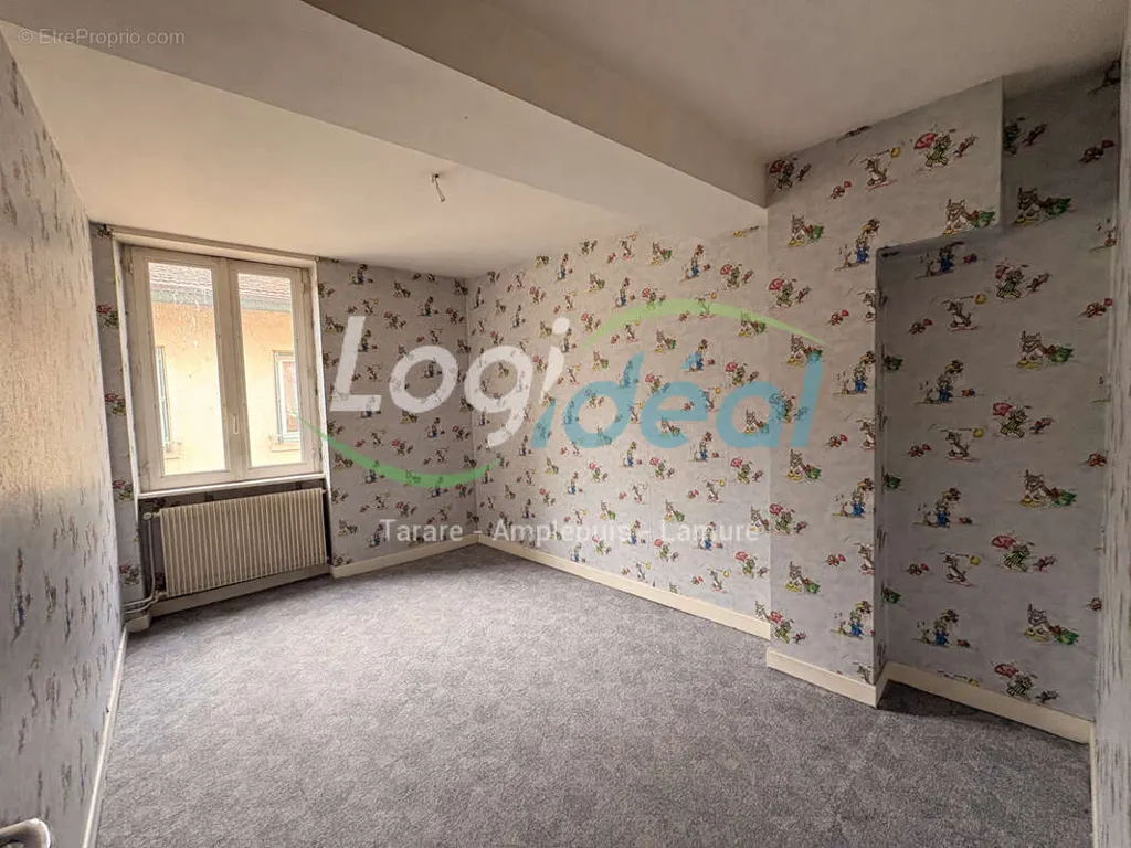 Toad - City Centre Flat with Balcony in Tarare