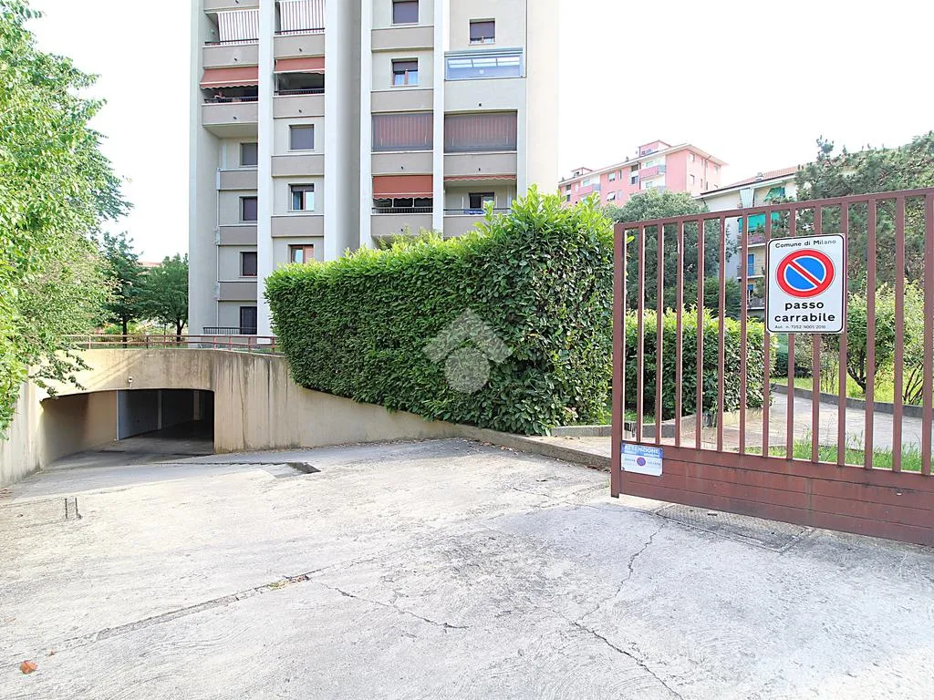 Extérieur - Single Parking Box in Signorile Building, Milan
