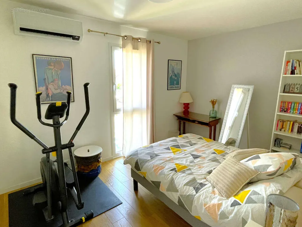Chambres - Maison Contemporaine avec Piscine à Saint-Priest