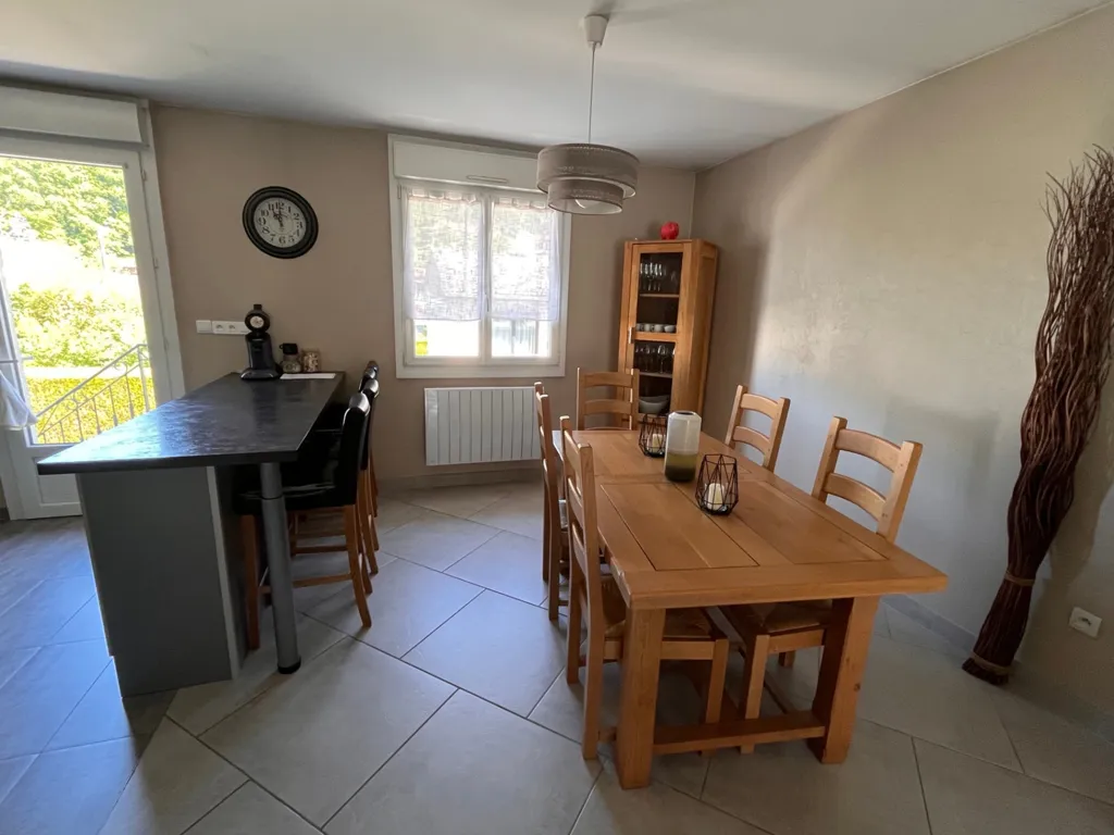 Salle à manger - Pavillon avec Jardin et Terrasse à Bar-le-Duc