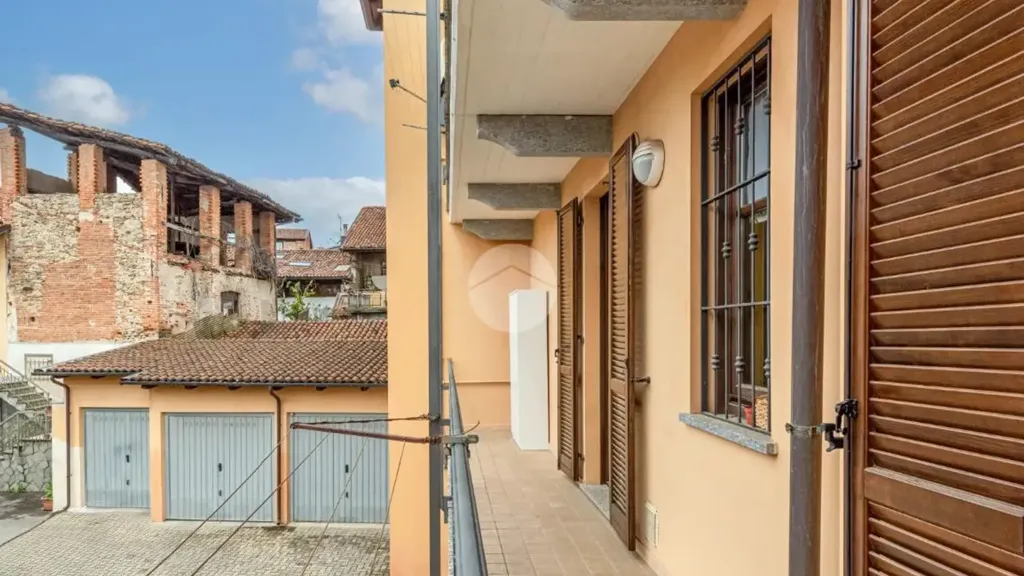 Balcony - Apartment with Balcony in Giaveno Centre