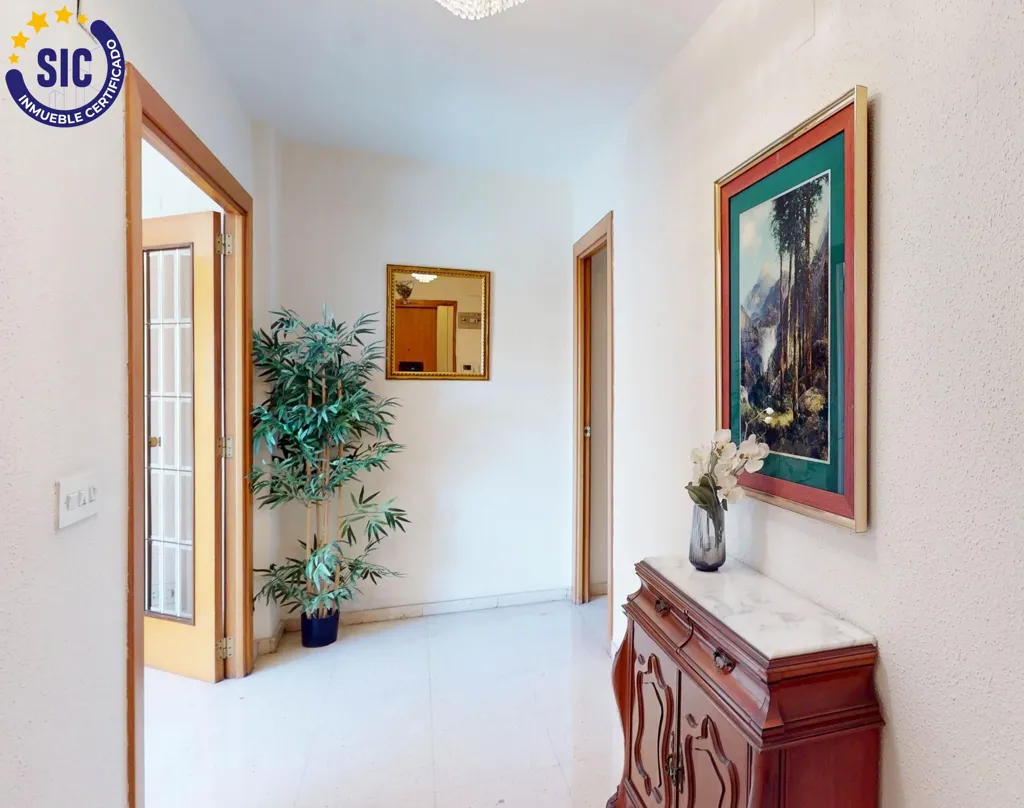 Entrée - Spacious Apartment with River View in Mont-Olivet