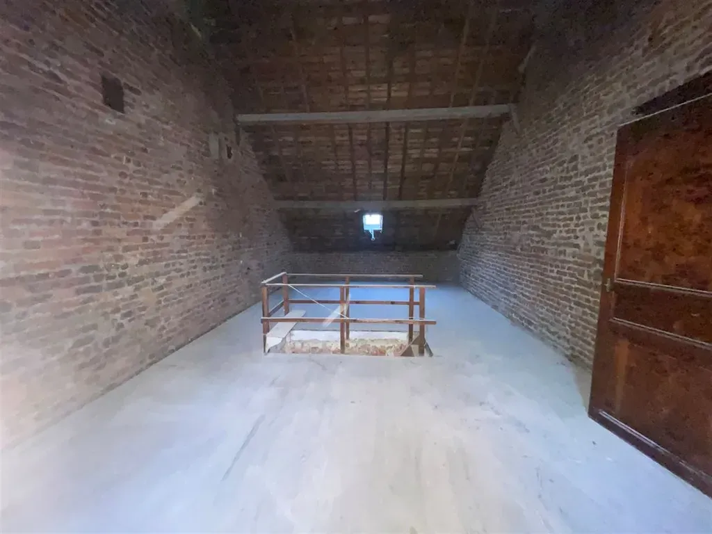 Toad - 3-Faced House Awaiting Renovation in Aulnois