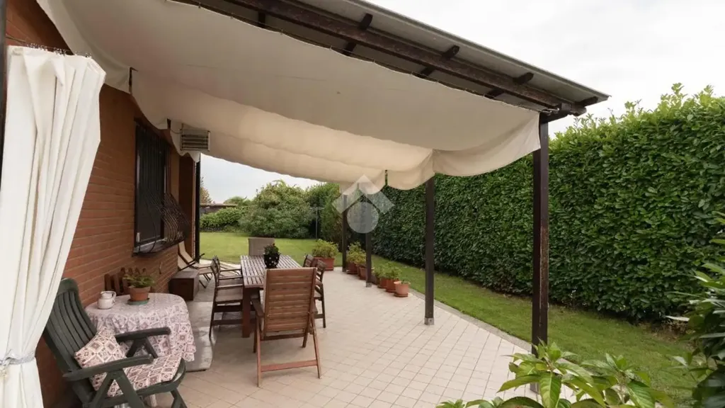 Terrass - Villa with Pool and Garden in Barbania