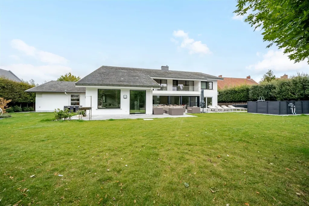 Aed - Luxury Villa with Pool in Staden