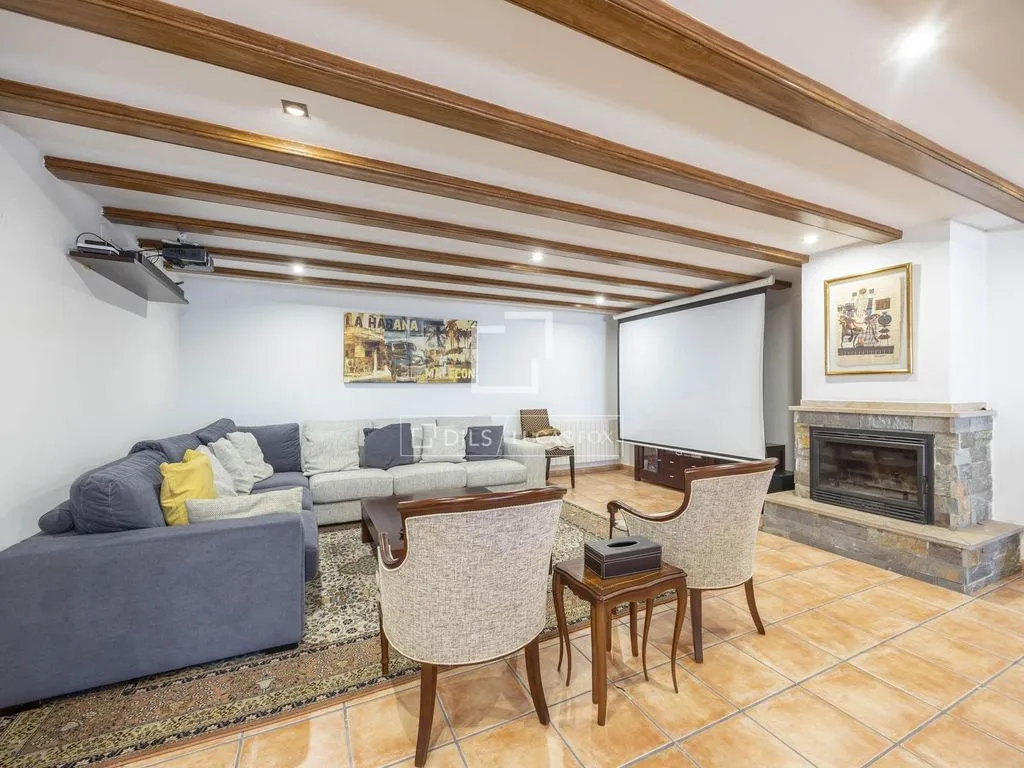Elutuba - Luxury House with Pool in San Antonio de Benagéber