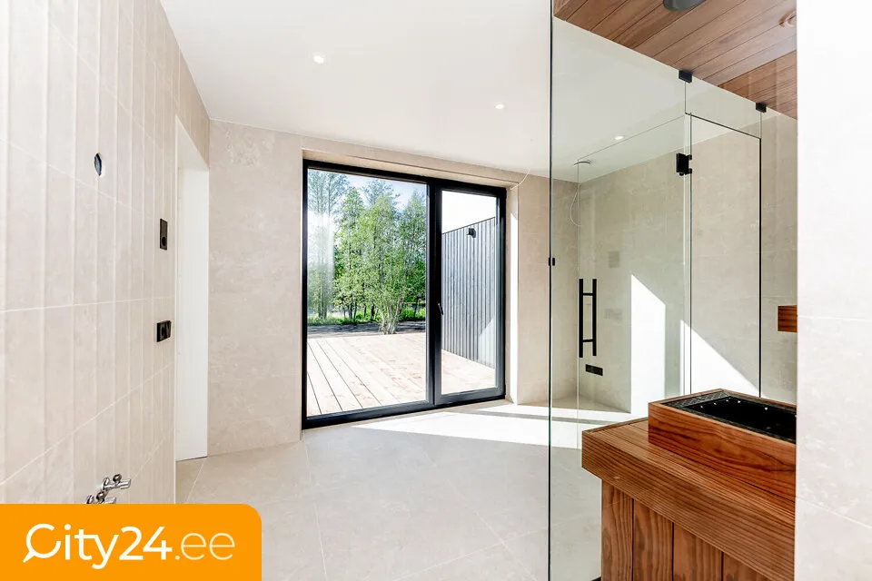 Salles de bain - New Stone House with Balcony in Sindi