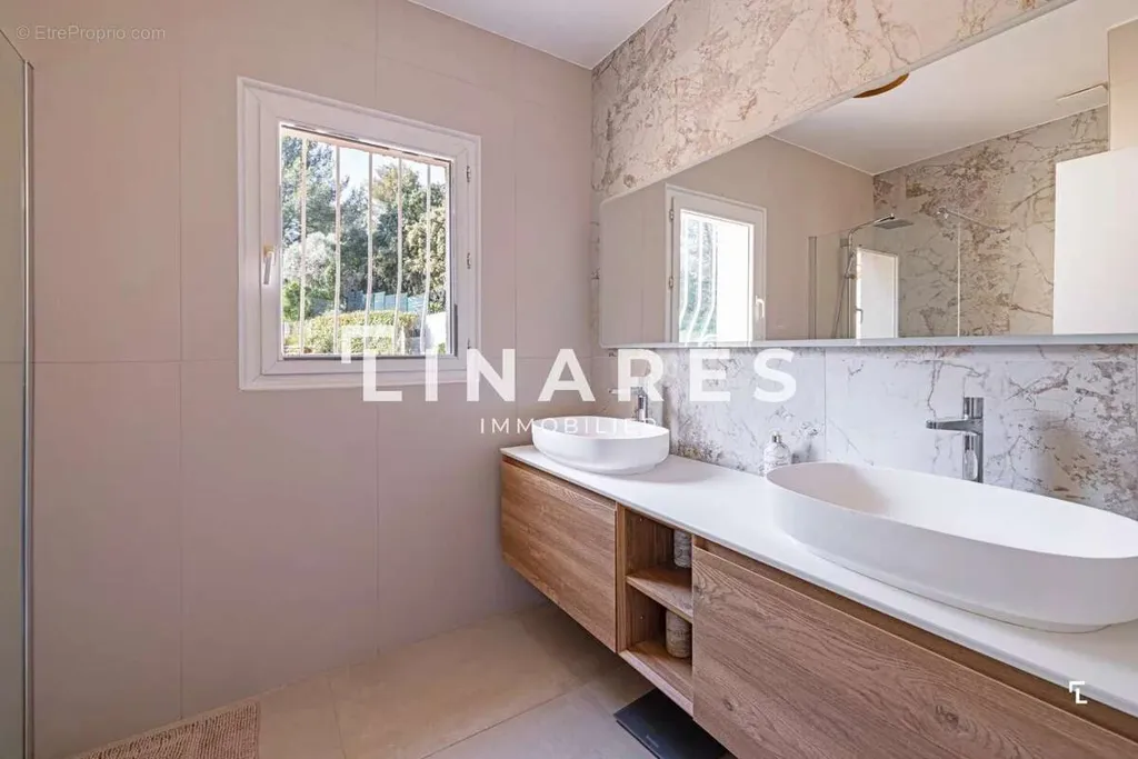 Vannitoad - Chic Villa with Pool in Aubagne