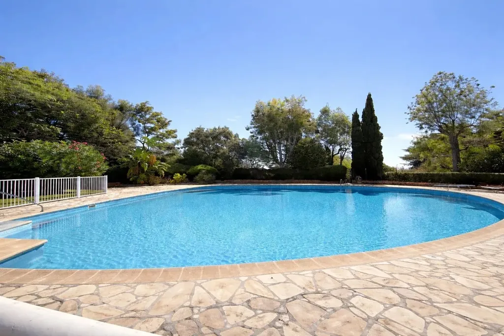 Piscine - Appartement 4 Pièces avec Vue Mer à Cannes
