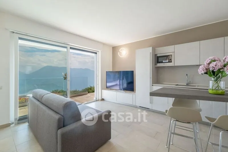 Elutuba - Modern Villa with Lake View in Pollino