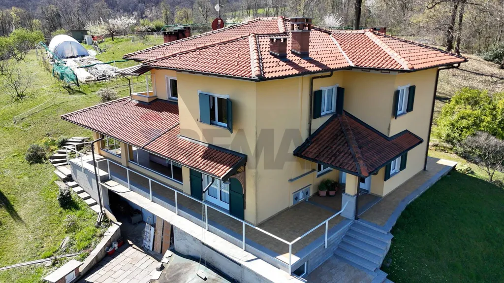 Vista aerea - Villa indipendente con parco privato a Magnano