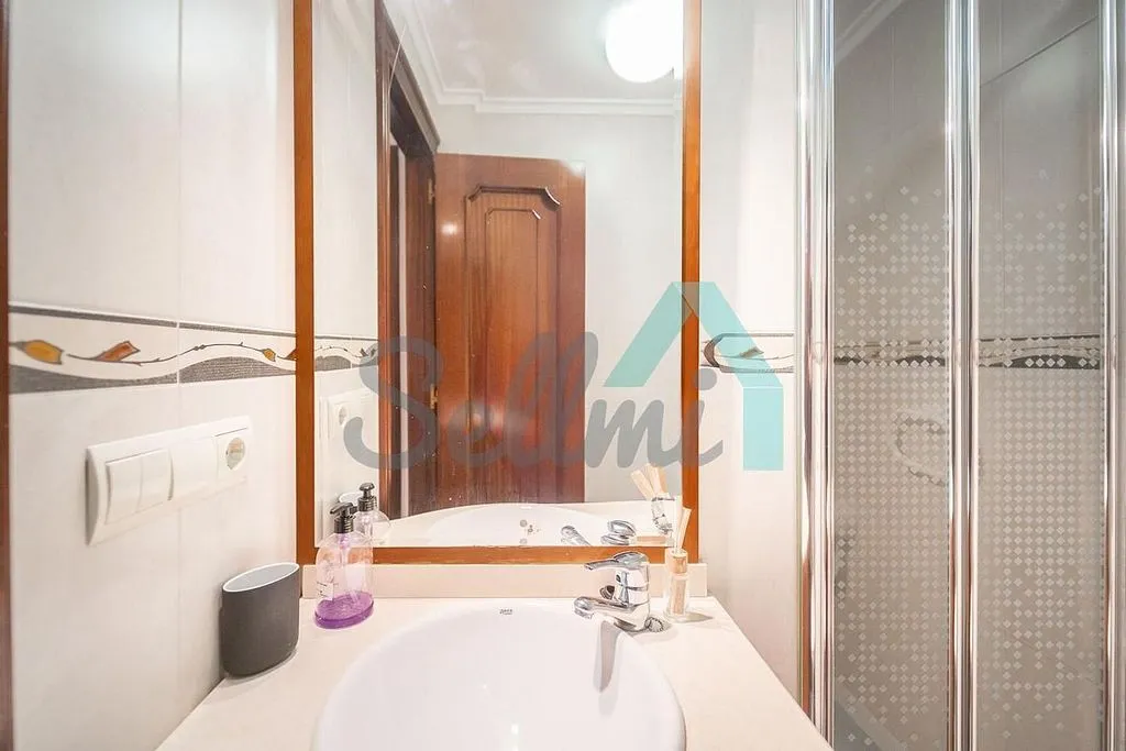 Vannitoad - Furnished Flat with West View in Oviedo