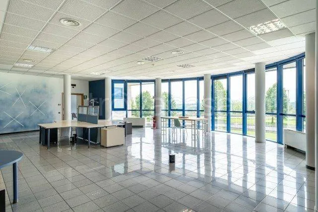 Bureau - Industrial Building with Showroom in Cuneo