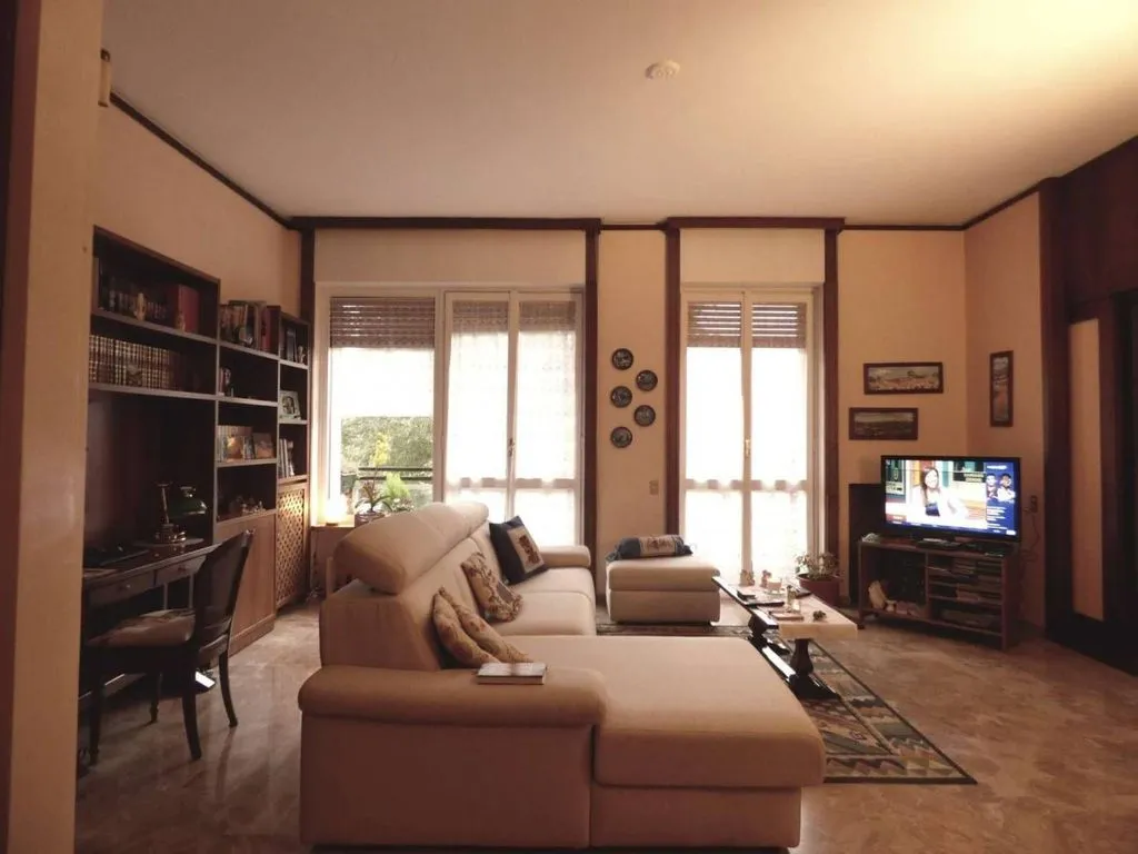 Living Room - Luxury Apartment with Balcony in Milan