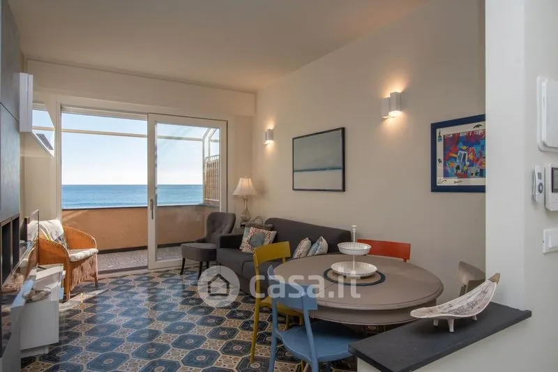 Elutuba - Seafront Apartment with Balcony in Finale Ligure