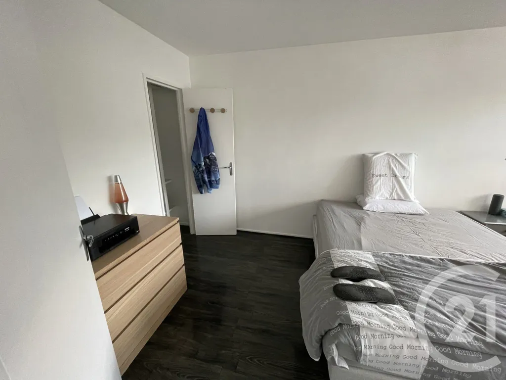 Chambres - Appartement 2 Pièces avec Balcon à Les Ulis