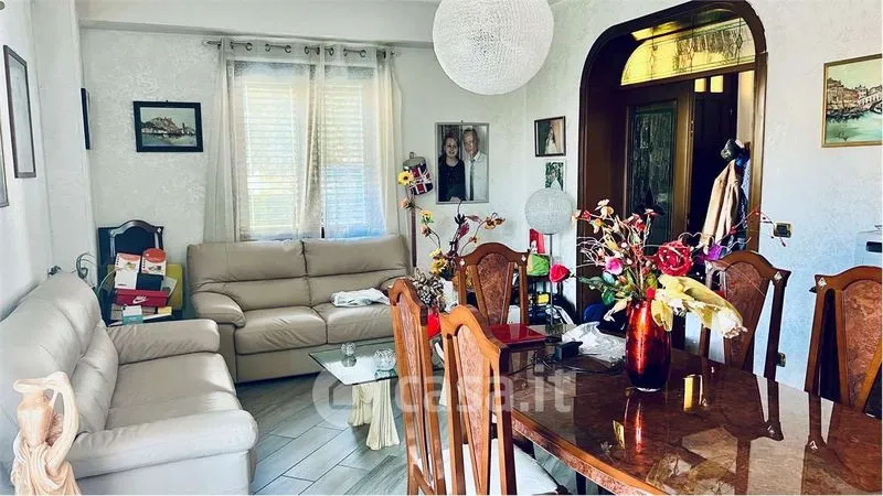 Comedor - Fully Renovated Villa with Balcony in Castrovillari