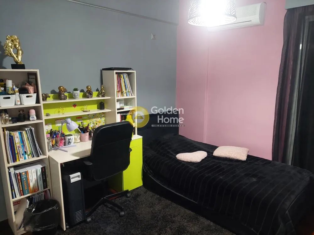 Bureau - Apartment with Balcony in Piraeus