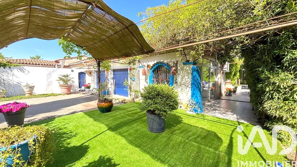 Jardin - Maison de Plain-Pied avec Piscine au Muy