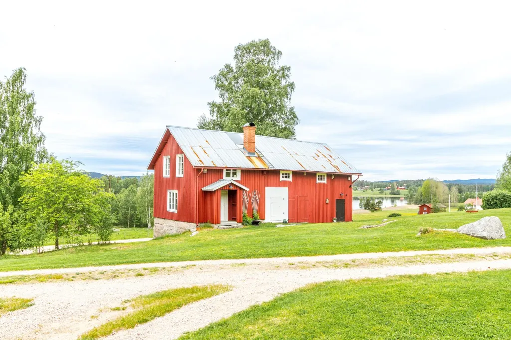 Extérieur - Charming House with Lake View in Röbjörkeby
