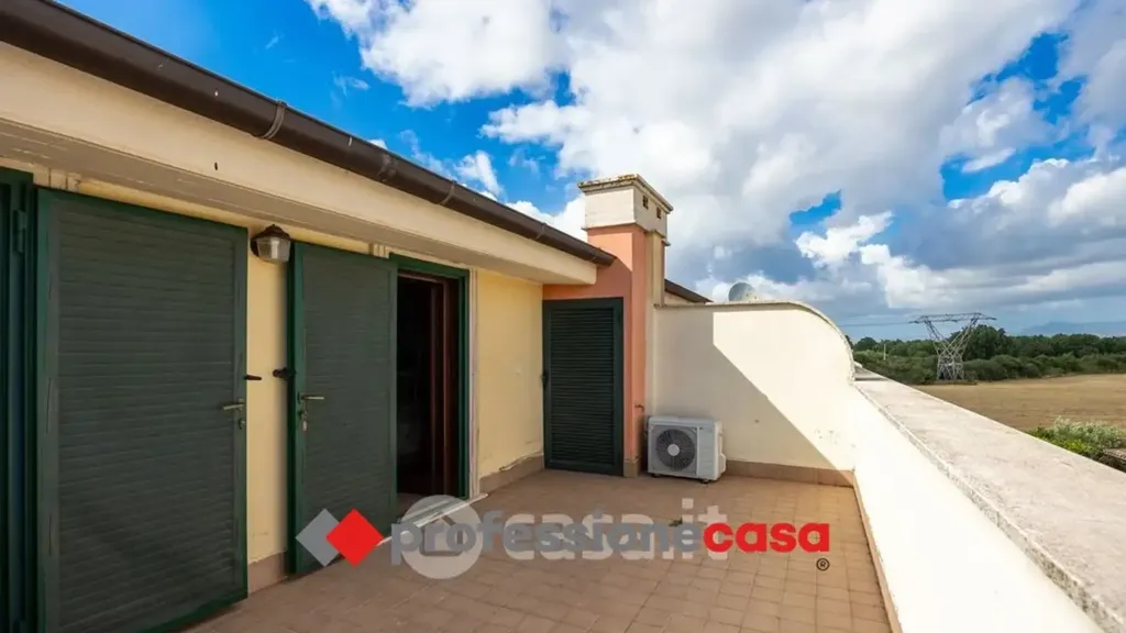 Terrazza - Casa indipendente con giardino a Pomezia
