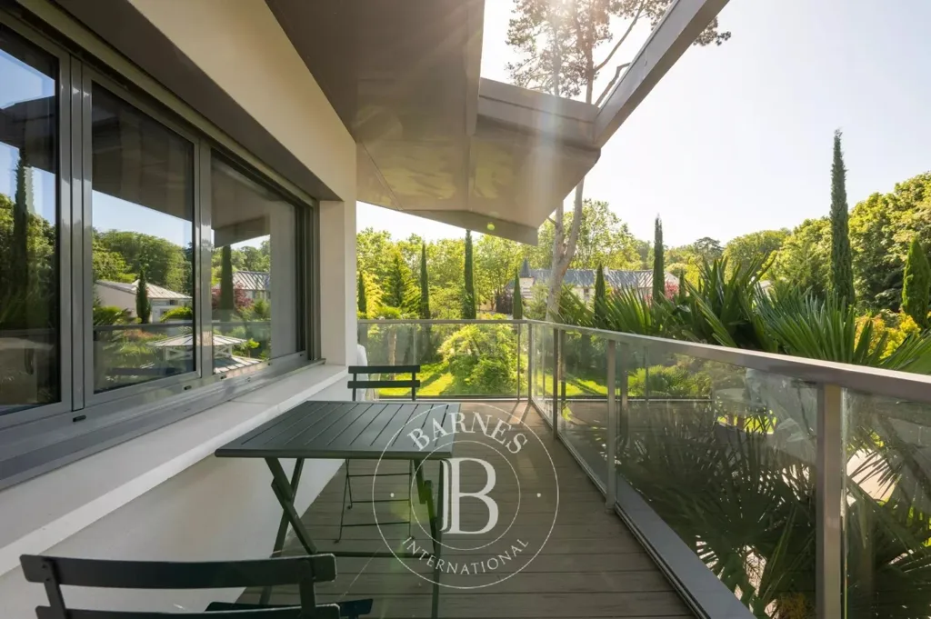 Rõdu - Contemporary Villa with Pool in Rueil Malmaison