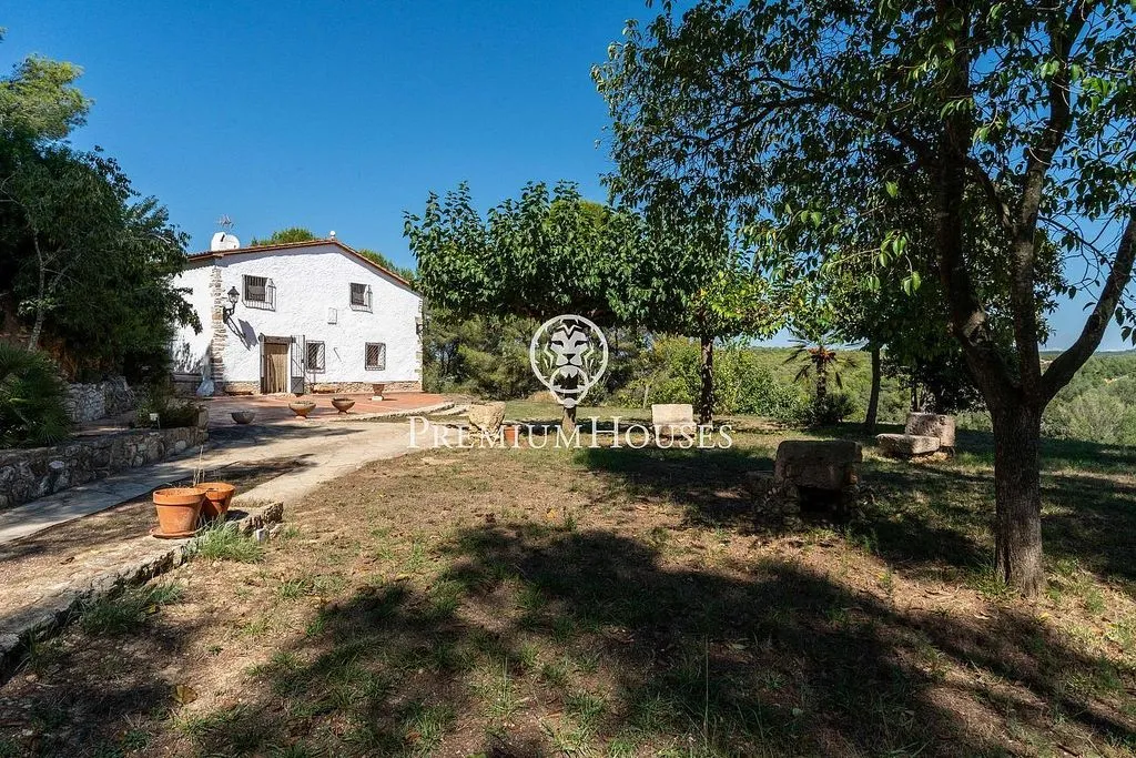 Välivaade - Luxury Farmhouse with Pool near Catllar