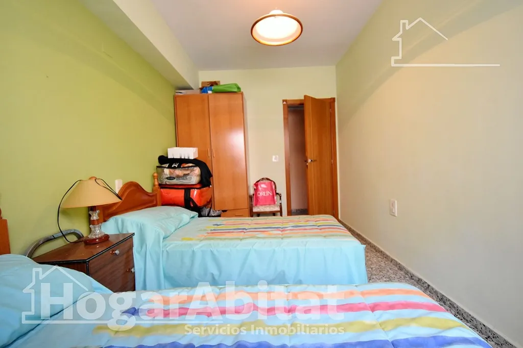 Magamistoad - Spacious Flat with Balcony in Oliva
