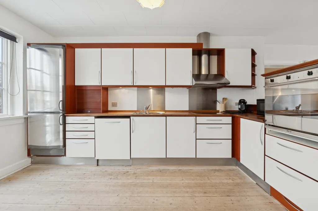 Kitchen - Light-Filled Apartment with Balcony in Odense M