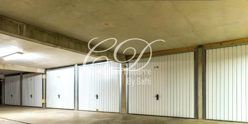 Garage - 3-Bed Apartment with Pool in Ville Active