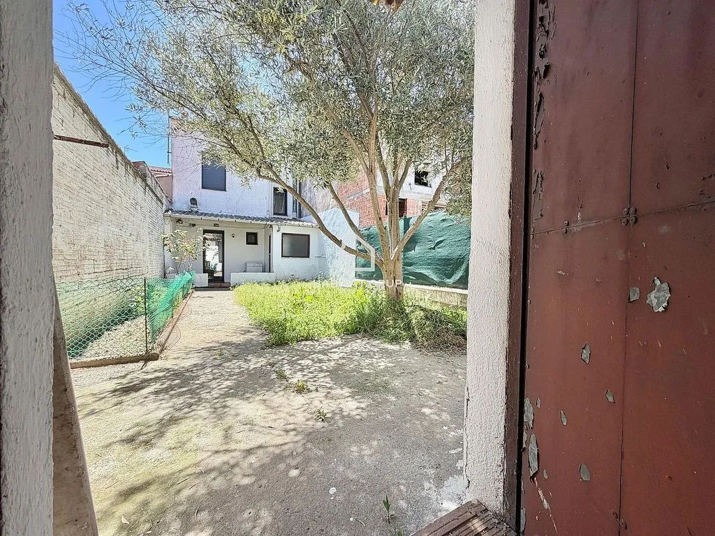Aed - Semi-detached House with Pool in Manlleu