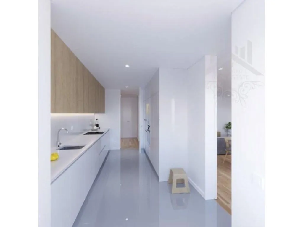 Cuisine - Luxury Apartment with Large Windows in Maia