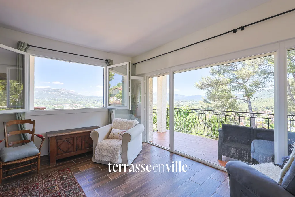 Elutuba - House with Garden and Views in La Millière