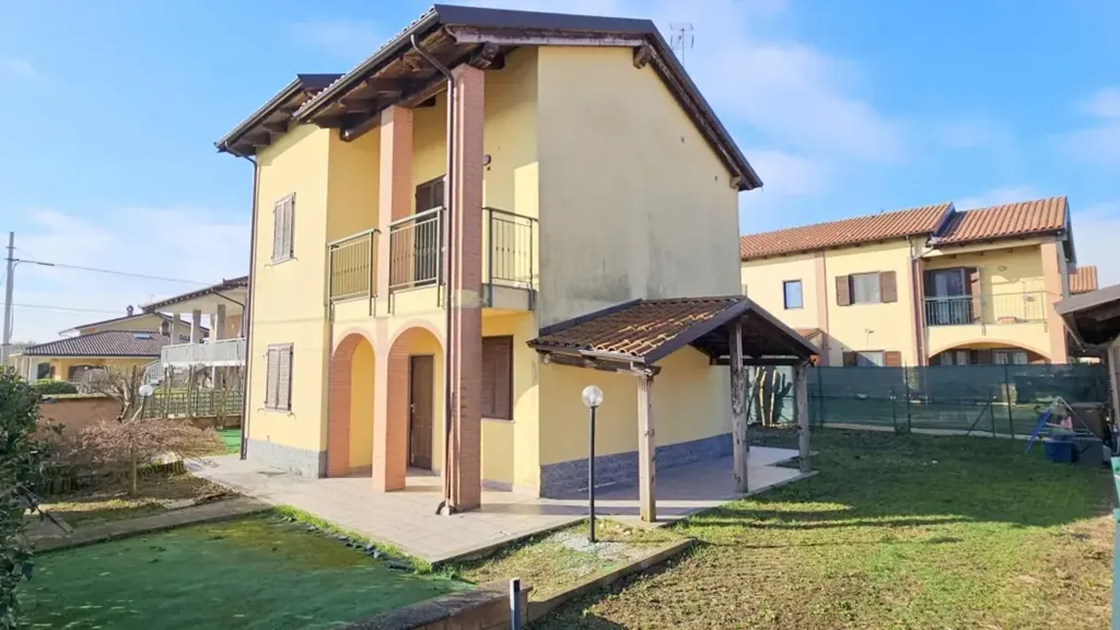 Aed - Detached Villa with Private Garden in Cigliano