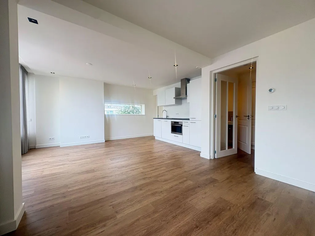 Elutuba - 3-Bedroom Apartment with Balconies in Amstelveen