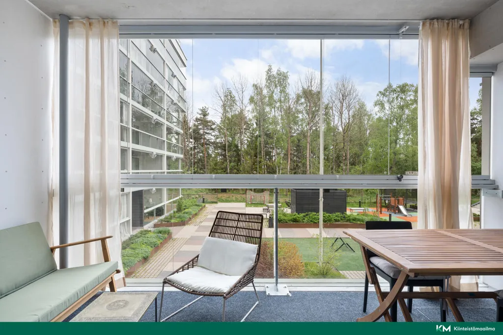 Balcon - Modern Apartment with Balcony in Helsinki