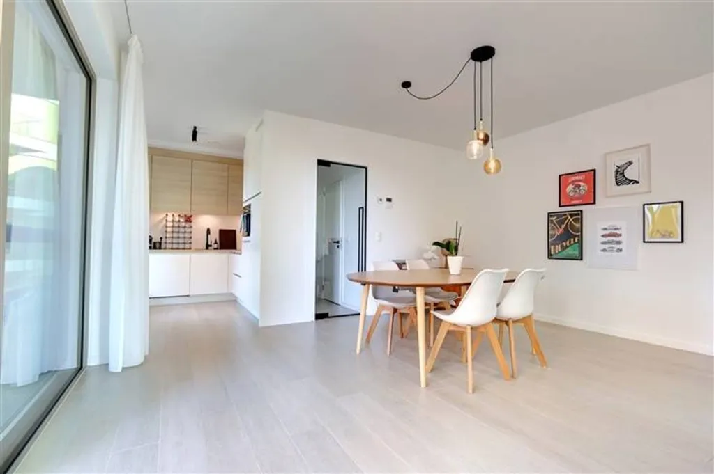 Söögituba - Energy-Efficient Apartment with River View in Boom