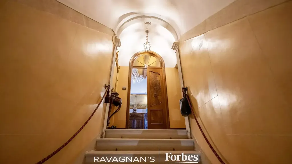 Rooms - 10-Room Apartment with Canal View in Venice