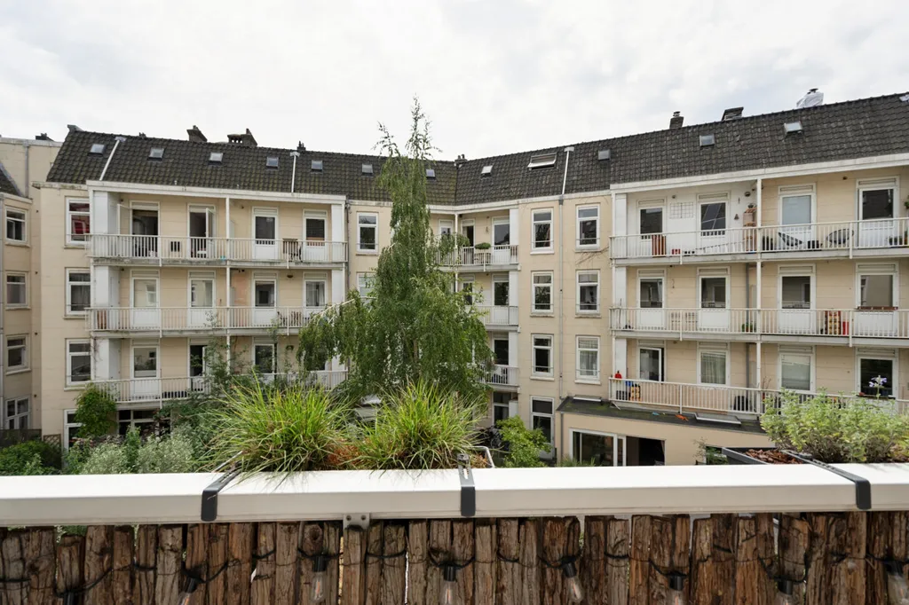 Rõdu - Light-Filled Apartment with South Balcony in Amsterdam