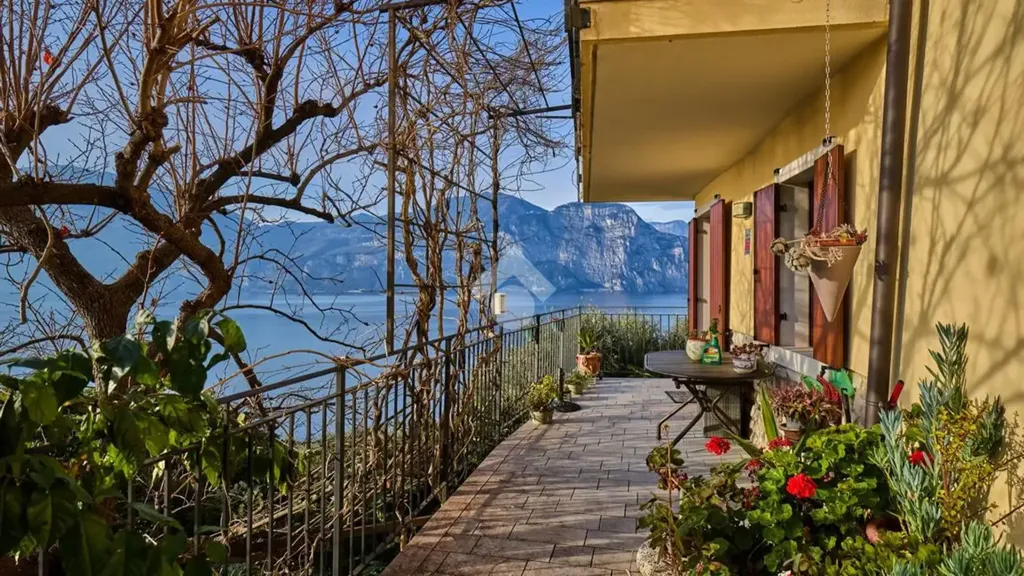 Terrasse - Luxury Villa with Lake View in Brenzone