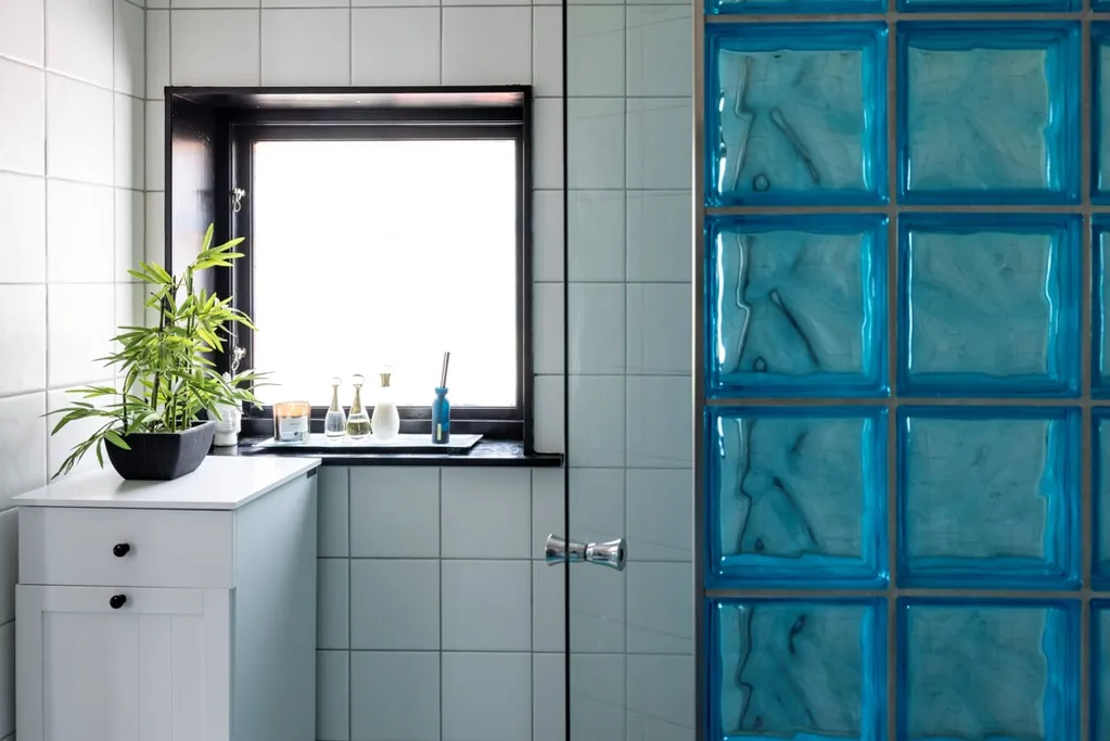 Salles de bain - Historic Captain's House with Stall in Kungsbacka