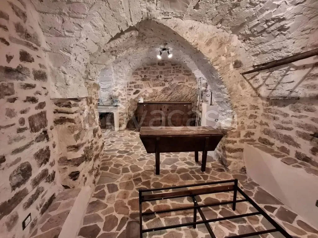 Toad - Restored Apartment in Historic Centre, Cipressa