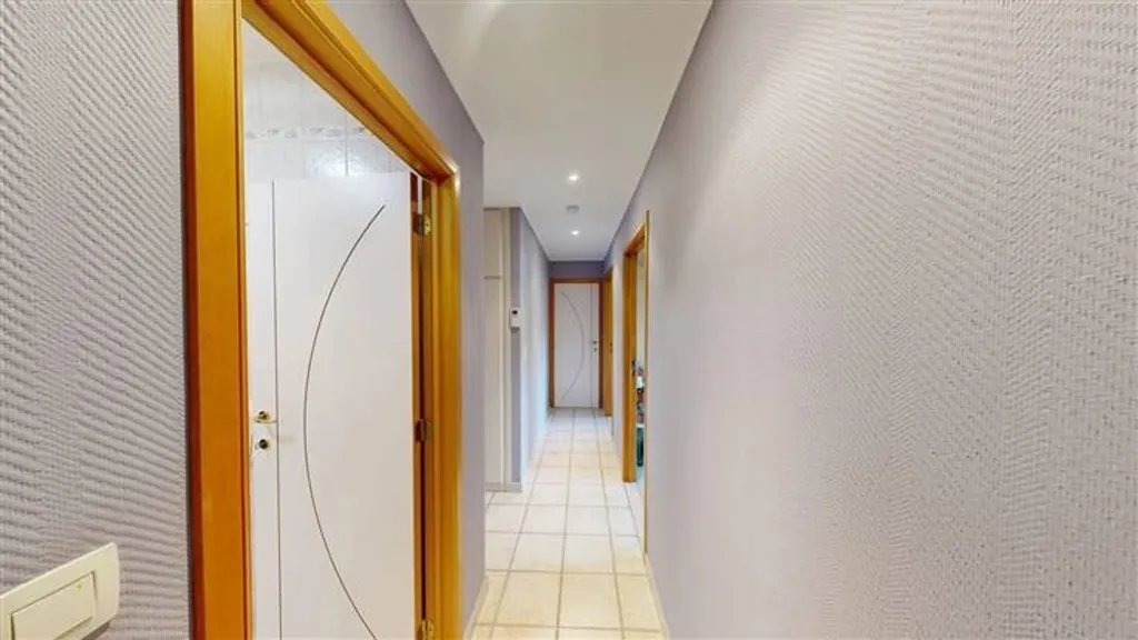hallway_entrance
