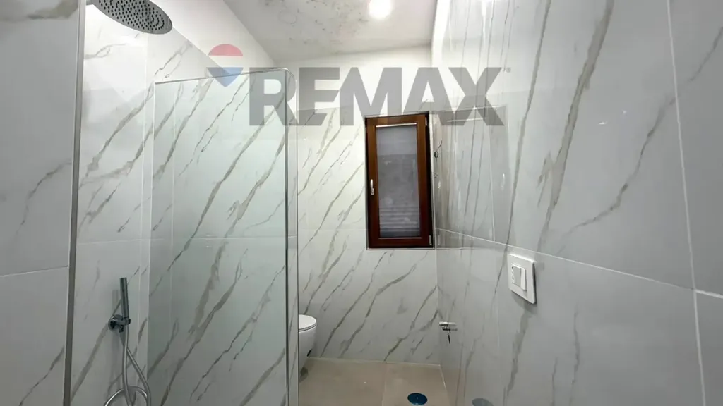 Salles de bain - Rusticated Apartment with Balcony in Minturno
