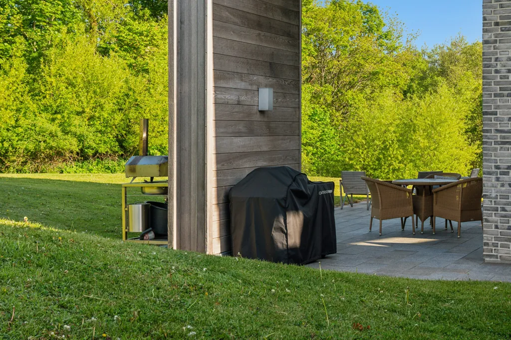 Terrasse - Modern House with Stringent Architecture in Stouby