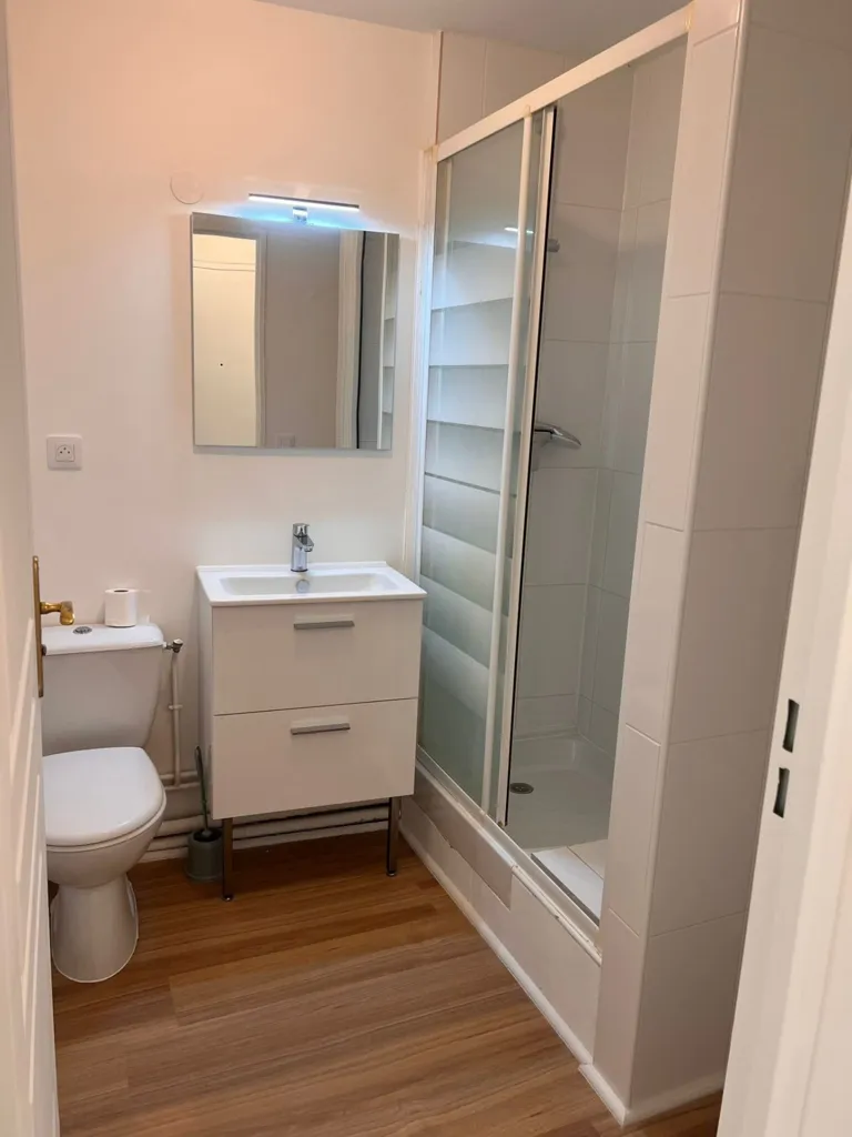 Salles de bain - Studio avec Balcon au Centre Historique de Pontoise