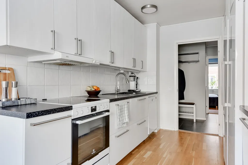 Kitchen - Three-Bedroom Apartment with West-Facing Balcony in Umeå