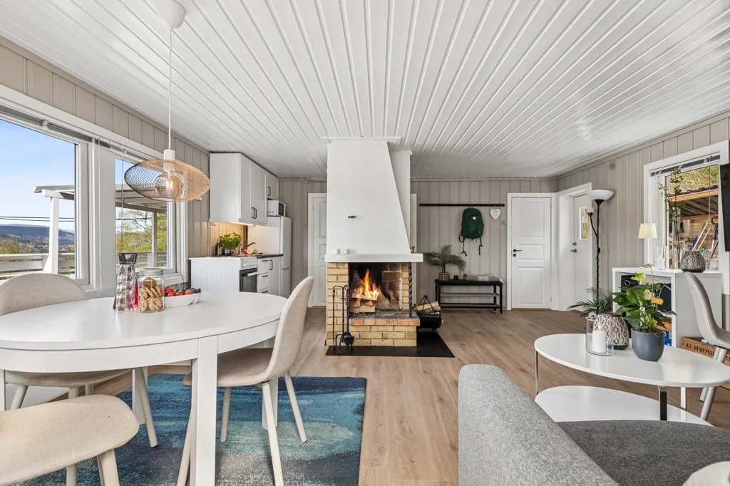 Dining Room - Charming Cottage with Ski Access in Hurdal