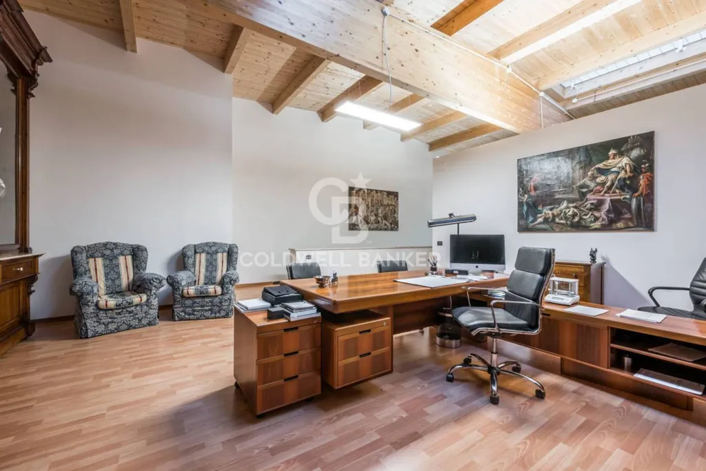 Kabinet - Rented Apartment with Balcony in Como