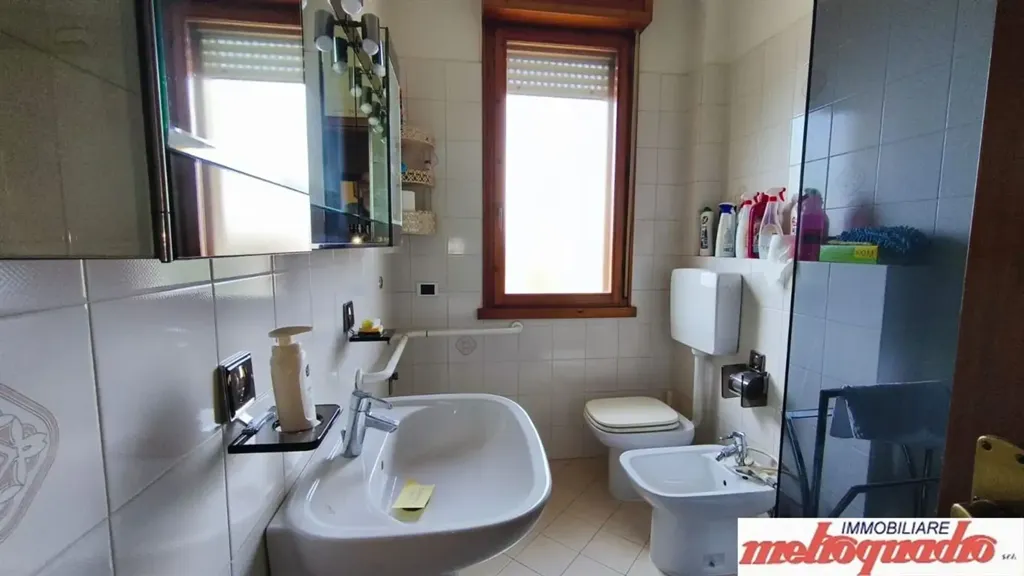 Vannitoad - Spacious Apartment with Triple Exposure in Galliera